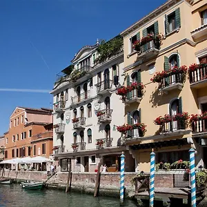 American-dinesen **** Veneza